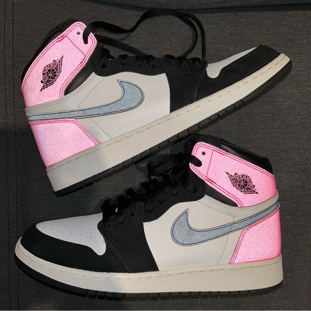 Jordan 1 Valentine’s size 9Y